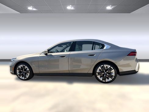 Used 2026 BMW 530i w/ Premium Package RWD image 2