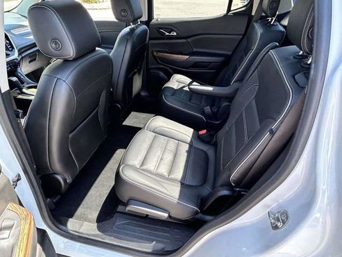 Used 2019 GMC Acadia Denali w/ Technology Package FWD image 8