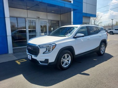 Used 2023 GMC Terrain SLE w/ Driver Convenience Package AWD/4WD image 2
