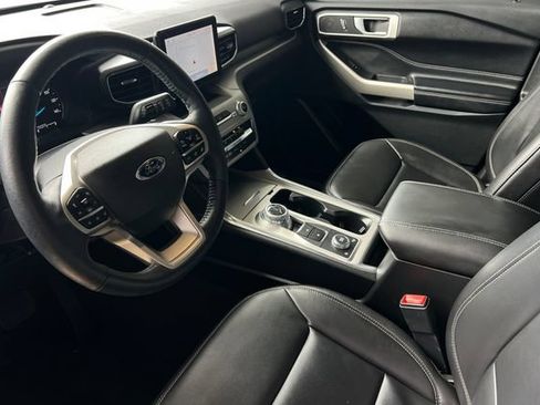 Certified 2022 Ford Explorer XLT w/ Equipment Group 202A AWD/4WD image 9