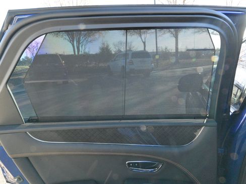 Used 2025 Bentley Bentayga image 39