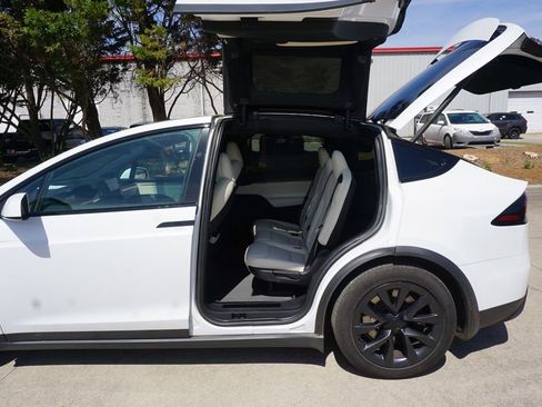 Used 2022 Tesla Model X image 19