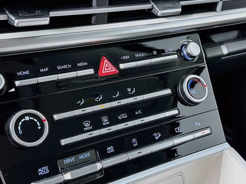 Certified 2025 Hyundai Santa Fe SE AWD/4WD image 15