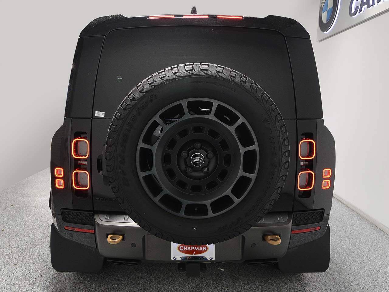 Used 2025 Land Rover Defender 110 AWD/4WD image 4