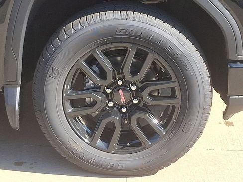 New 2026 GMC Sierra 1500 Elevation image 8