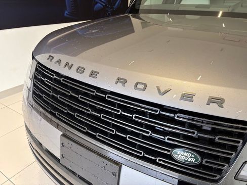 Used 2025 Land Rover Range Rover SE AWD/4WD image 9