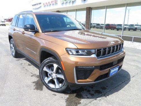New 2026 Jeep Grand Cherokee Limited AWD/4WD image 4