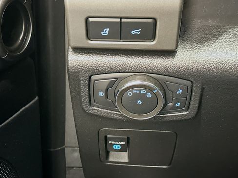 Used 2020 Ford Expedition XLT w/ Equipment Group 202A AWD/4WD image 17