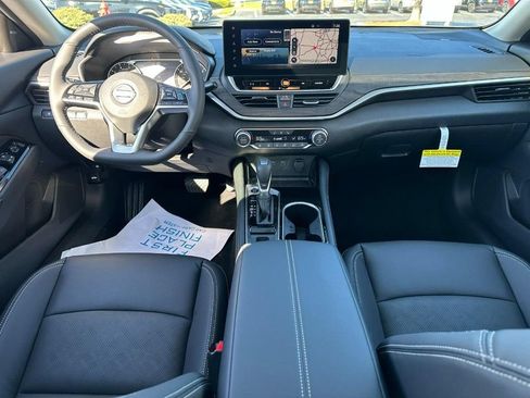 Used 2025 Nissan Altima 2.5 SL FWD image 6