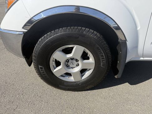 Used 2008 Nissan Frontier SE w/ SE Value Truck Pkg AWD/4WD image 17