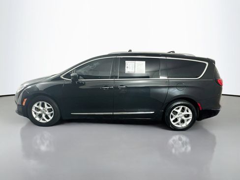 Used 2020 Chrysler Pacifica Touring-L Plus w/ Tire & Wheel Group FWD image 4