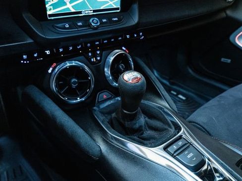 Used 2018 Chevrolet Camaro ZL1 image 25