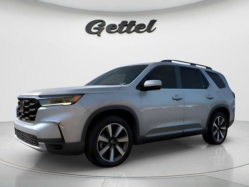 Used 2024 Honda Pilot Touring image 1