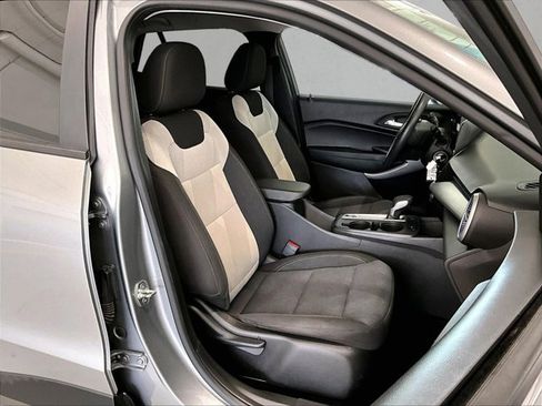 Used 2024 Chevrolet Trax LS FWD image 9