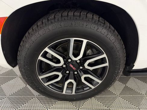 Used 2024 GMC Yukon AT4 w/ AT4 Premium Plus Package AWD/4WD image 12