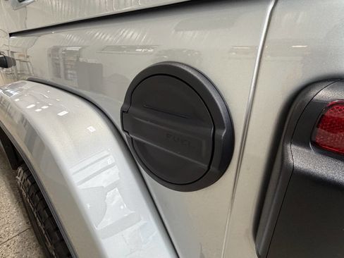 Used 2023 Jeep Wrangler Unlimited Sahara w/ Cold Weather Group image 37