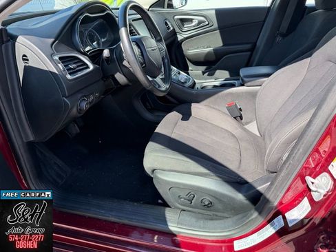 Used 2015 Chrysler 200 Limited w/ Comfort Group image 4