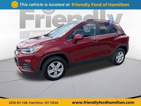 Used 2020 Chevrolet Trax LT w/ Driver Confidence Package AWD/4WD image 2