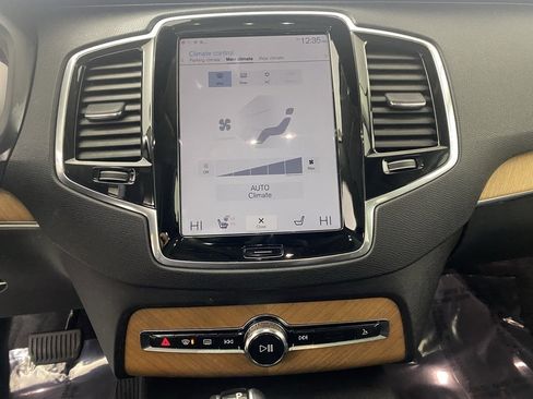 Used 2022 Volvo XC90 T6 Momentum w/ Advanced Package image 17