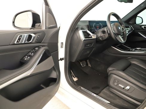 Used 2024 BMW X5 sDrive40i w/ M Sport Package image 14