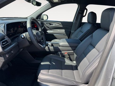 Used 2026 Chevrolet Traverse LT w/ Midnight/Sport Edition image 9