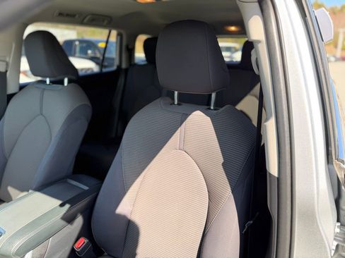 Used 2023 Toyota Highlander LE image 13