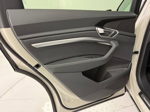 Used 2022 Audi e-tron Premium w/ Convenience Plus Package image 26