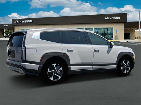 New 2026 Hyundai Ioniq 9 SE image 8