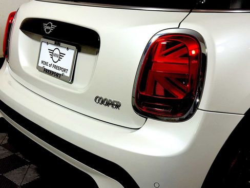Certified 2023 MINI Cooper 4-Door Hardtop image 27