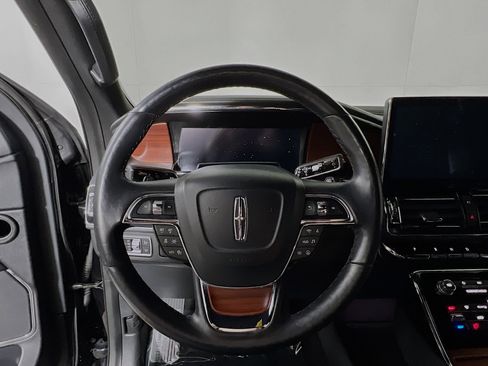 Used 2022 Lincoln Navigator Reserve image 18