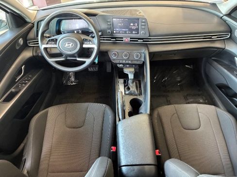 Used 2026 Hyundai Elantra SE FWD image 2