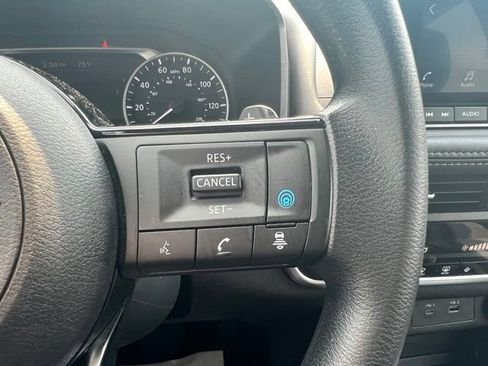 Used 2023 Nissan Rogue SV AWD/4WD image 15