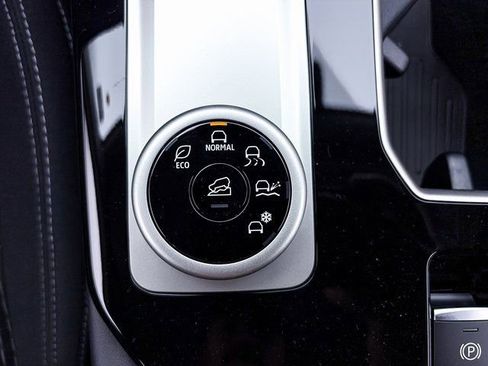 New 2026 Mitsubishi Outlander ES image 17