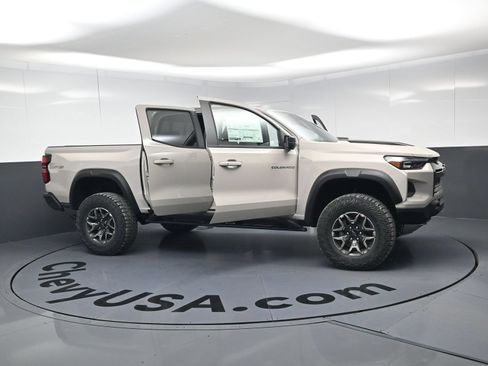 Used 2026 Chevrolet Colorado ZR2 w/ Technology Package AWD/4WD image 26