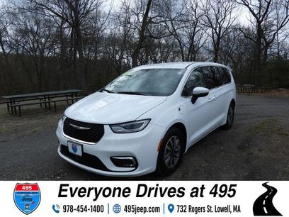 Used 2023 Chrysler Pacifica Touring-L