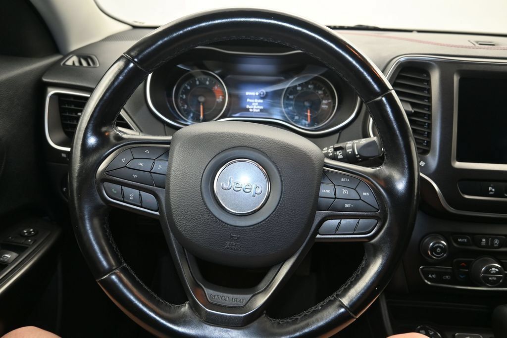 Used 2020 Jeep Cherokee Trailhawk w/ Cold Weather Group AWD/4WD image 13