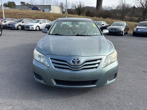 Used 2010 Toyota Camry LE image 3