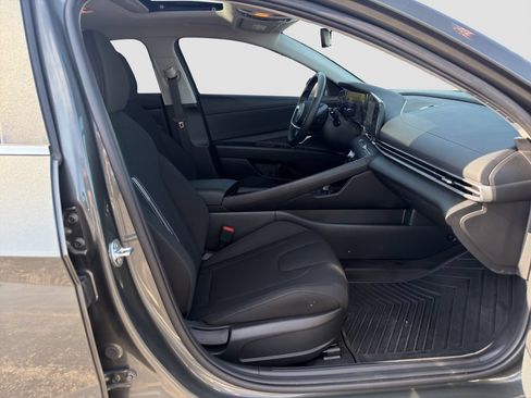 Used 2024 Hyundai Elantra SEL w/ Convenience Package FWD image 18
