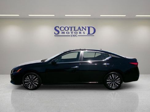 Used 2024 Nissan Altima 2.5 SV FWD image 1