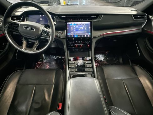 Used 2023 Jeep Grand Cherokee Overland w/ Luxury Tech Group IV image 34