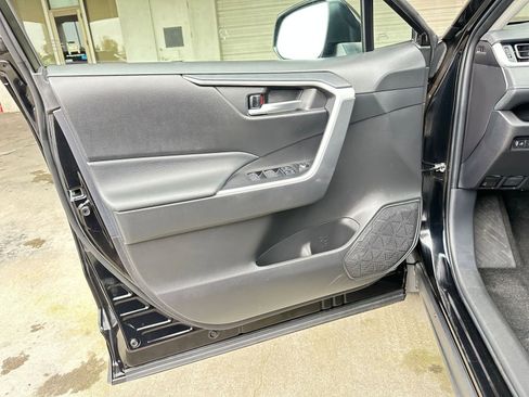 Used 2025 Toyota RAV4 XLE image 20