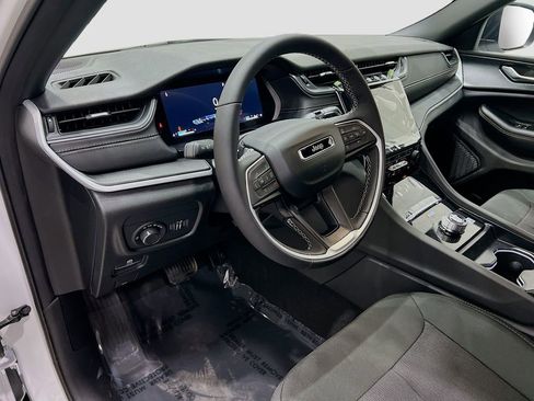 New 2025 Jeep Grand Cherokee Laredo w/ Luxury Tech Group I image 20