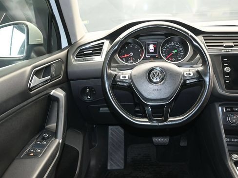 Used 2018 Volkswagen Tiguan SE FWD image 30