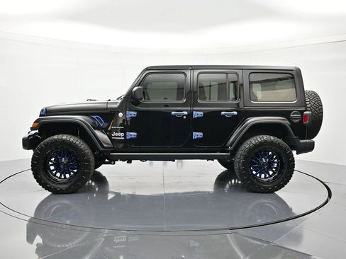 Used 2020 Jeep Wrangler Unlimited Sahara image 9