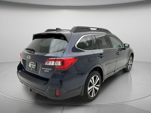 Used 2018 Subaru Outback 3.6R Limited AWD/4WD image 3