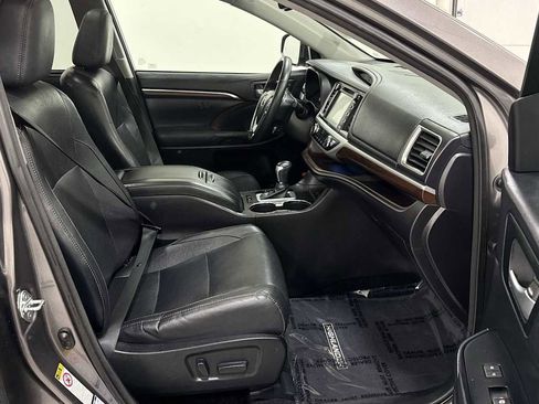 Used 2015 Toyota Highlander Limited Platinum image 31