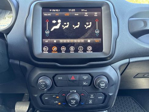 Certified 2023 Jeep Renegade Latitude AWD/4WD image 16
