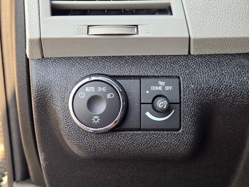 Used 2012 Chevrolet Traverse LTZ FWD image 26