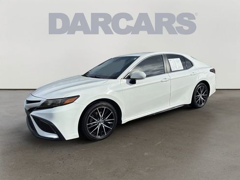 Used 2022 Toyota Camry SE FWD image 3