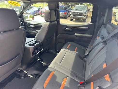 Used 2024 GMC Sierra 1500 AT4 w/ Technology Package AWD/4WD image 19